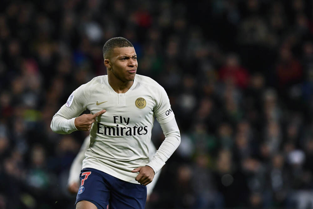 福田启明星震撼下线! 三大品牌签约1682辆